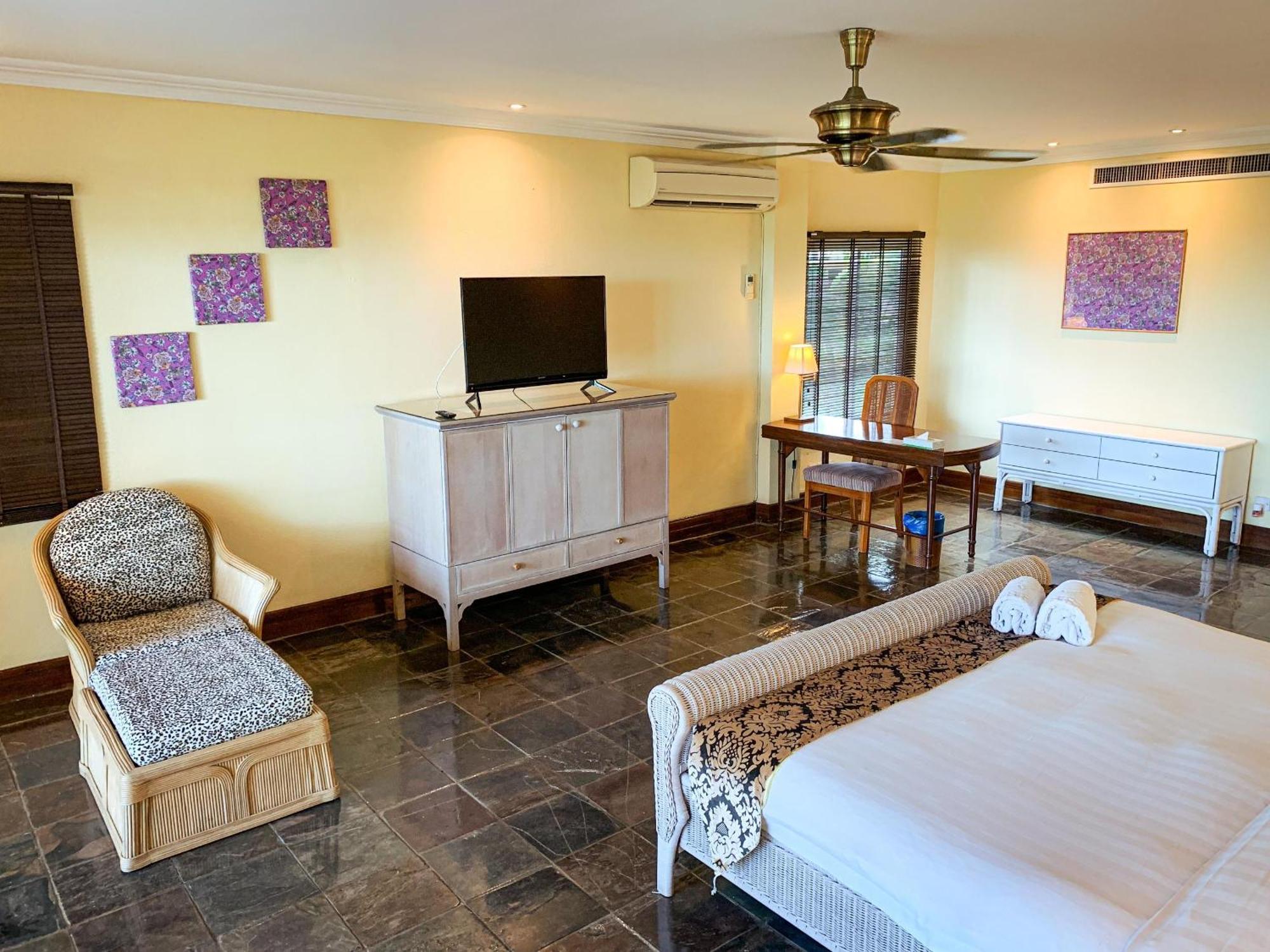 Palm Beach Resort & Spa Labuan Exterior photo