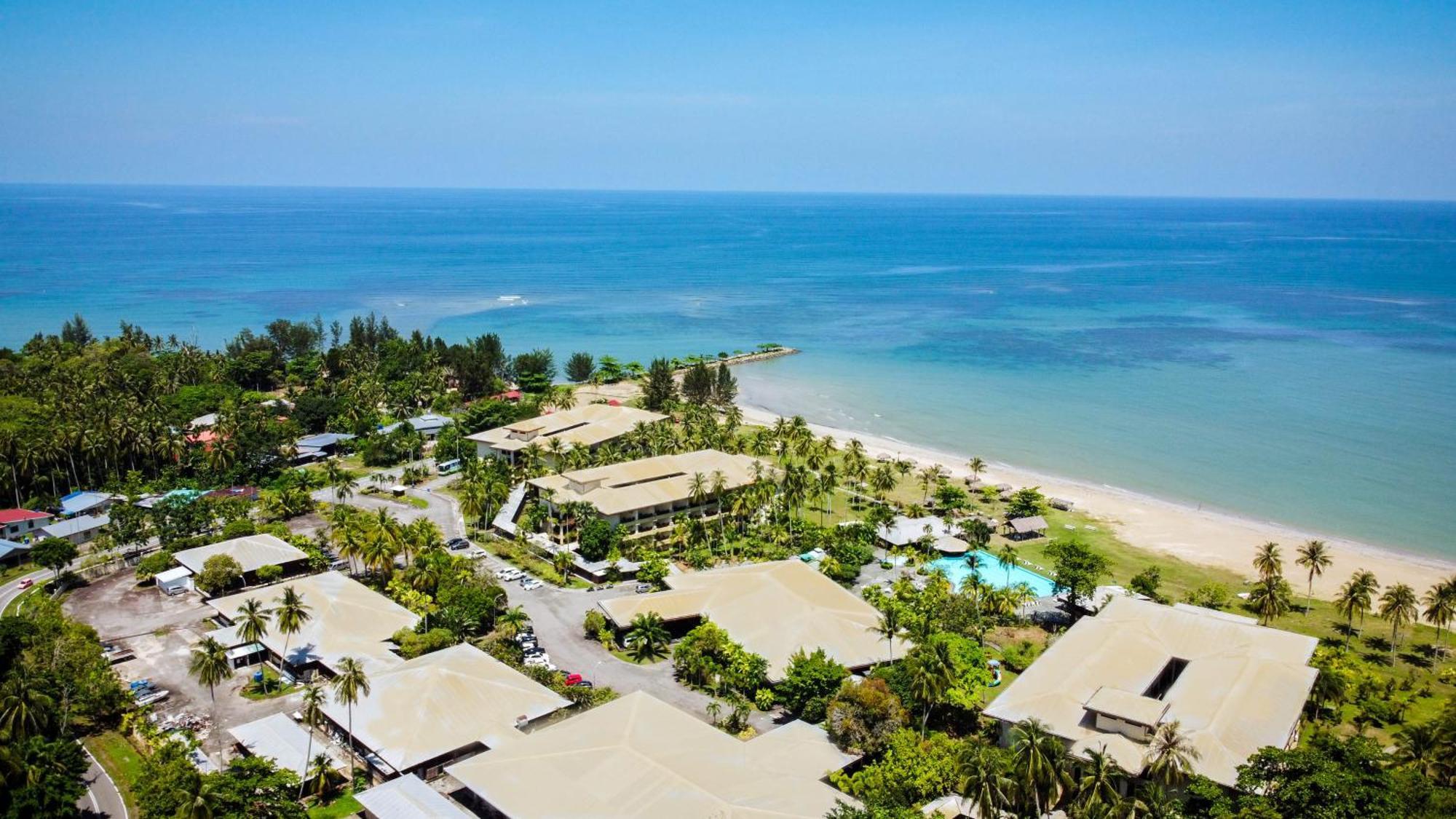 Palm Beach Resort & Spa Labuan Exterior photo