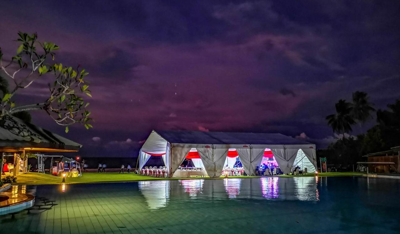 Palm Beach Resort & Spa Labuan Exterior photo